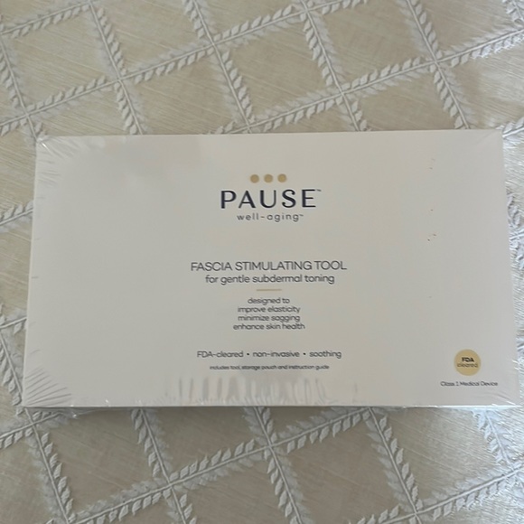 Pause Well-Aging Fascia Stimulating Tool - Picture 4 of 5